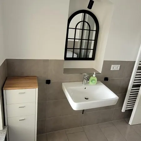 Seyfarthrooms - Monteurwohnung Grossroehrsdorf 3 - Zentrale Lage, Gute Anbindung, Ideal Fuer 2 Personen Grossrohrsdorf