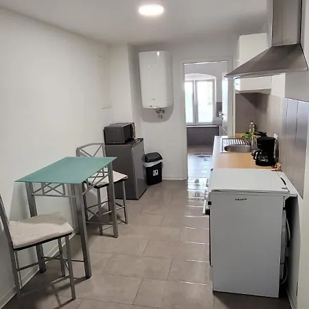 Seyfarthrooms - Monteurwohnung Grossroehrsdorf 3 - Zentrale Lage, Gute Anbindung, Ideal Fuer 2 Personen