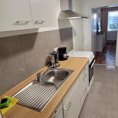 Seyfarthrooms - Monteurwohnung Grossroehrsdorf 3 - Zentrale Lage, Gute Anbindung, Ideal Fuer 2 Personen *