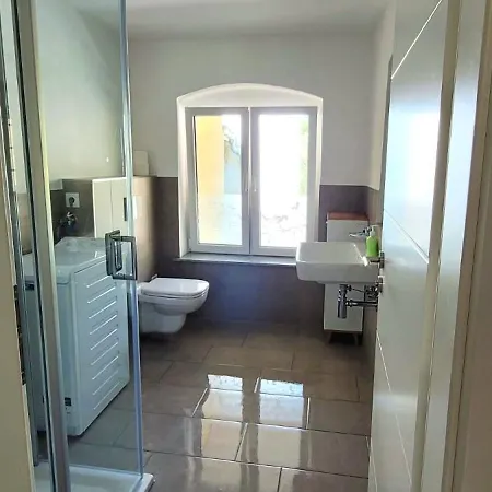 Seyfarthrooms - Monteurwohnung Grossroehrsdorf 3 - Zentrale Lage, Gute Anbindung, Ideal Fuer 2 Personen Grossrohrsdorf