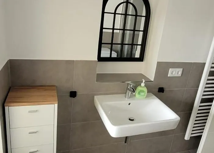 Seyfarthrooms - Monteurwohnung Grossroehrsdorf 3 - Zentrale Lage, Gute Anbindung, Ideal Fuer 2 Personen Grossrohrsdorf