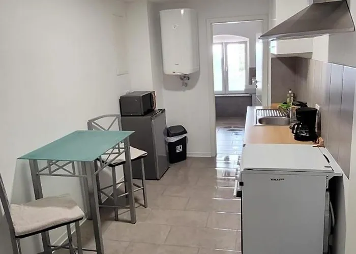 Seyfarthrooms - Monteurwohnung Grossroehrsdorf 3 - Zentrale Lage, Gute Anbindung, Ideal Fuer 2 Personen