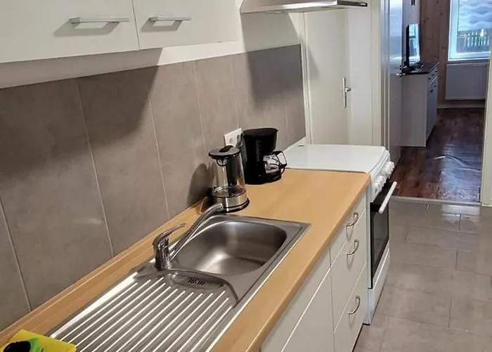 Seyfarthrooms - Monteurwohnung Grossroehrsdorf 3 - Zentrale Lage, Gute Anbindung, Ideal Fuer 2 Personen *